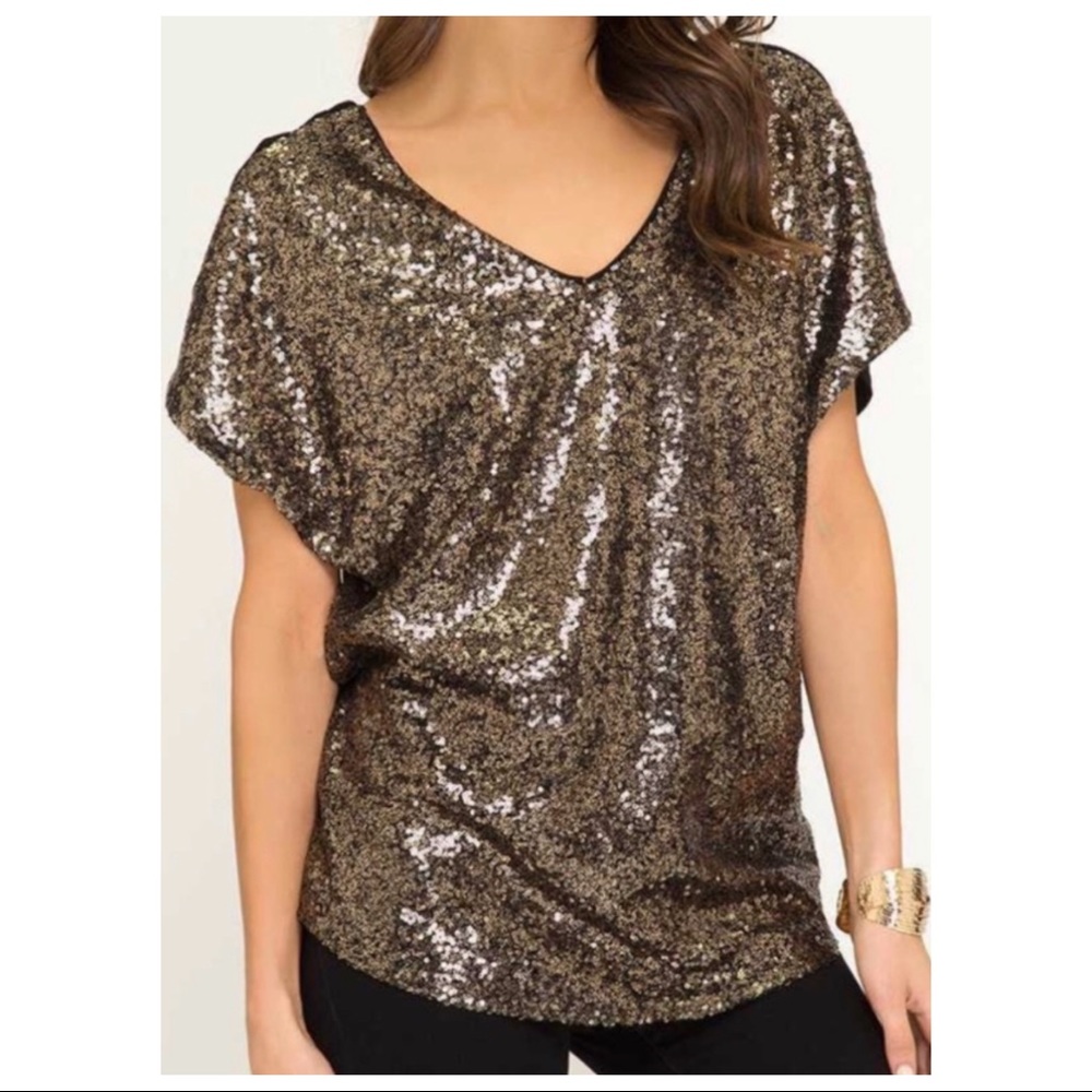 C̺͆L̺͆E̺͆A̺͆R̺͆A̺͆N̺͆C̺͆E̺͆   Gold Sequined V•Neck Top